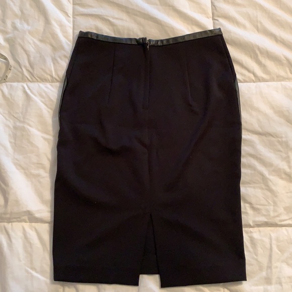 Black and faux leather skirt - Picture 2 of 5